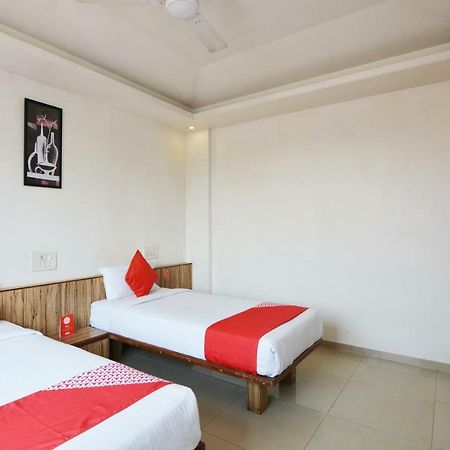 Отель Oyo 24197 Saptaruchi Pimpri-Chinchwad Экстерьер фото