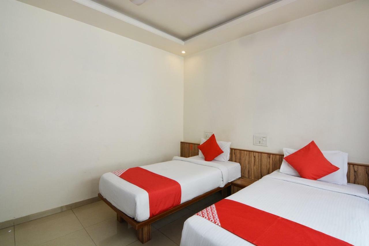 Отель Oyo 24197 Saptaruchi Pimpri-Chinchwad Экстерьер фото