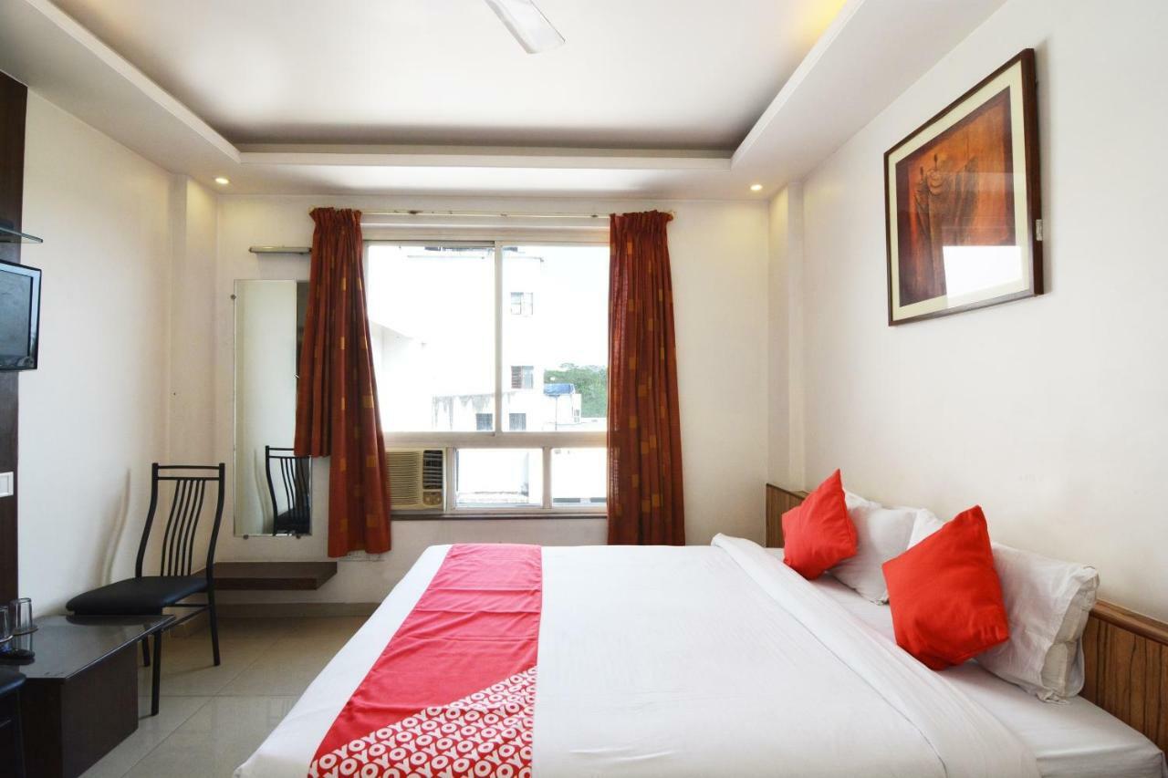 Отель Oyo 24197 Saptaruchi Pimpri-Chinchwad Экстерьер фото