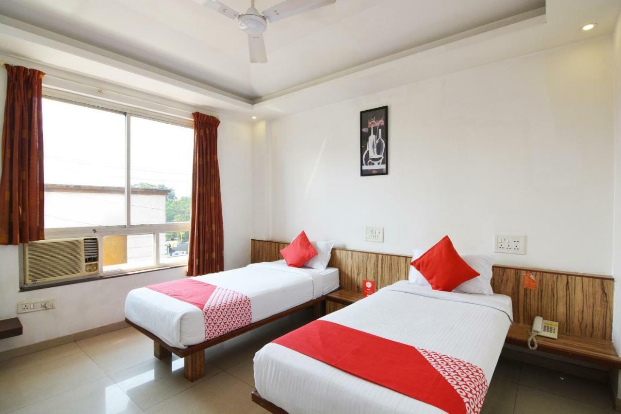 Отель Oyo 24197 Saptaruchi Pimpri-Chinchwad Экстерьер фото