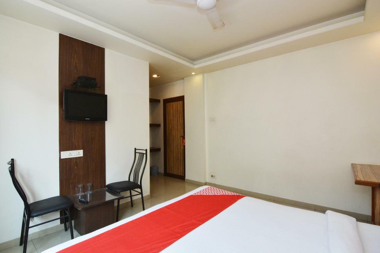 Отель Oyo 24197 Saptaruchi Pimpri-Chinchwad Экстерьер фото
